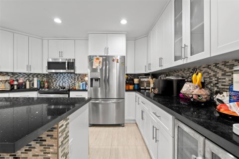 Villa ou maison à vendre à Weston, Floride: 4 chambres, 183.48 m2 № 1981614 - photo 19