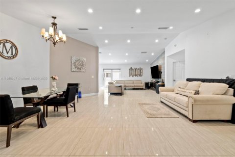 Villa ou maison à Weston, Floride 4 chambres, 183.48 m2 № 1981614