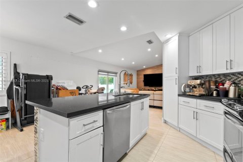 Villa ou maison à vendre à Weston, Floride: 4 chambres, 183.48 m2 № 1981614 - photo 18