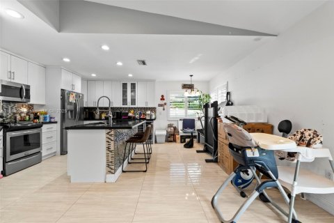 Villa ou maison à vendre à Weston, Floride: 4 chambres, 183.48 m2 № 1981614 - photo 21