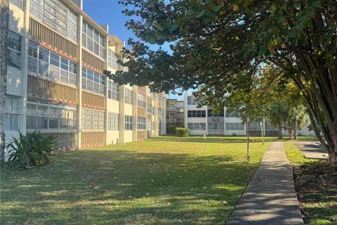 Copropriété à vendre à Miami, Floride: 2 chambres, 90.58 m2 № 2044826 - photo 28