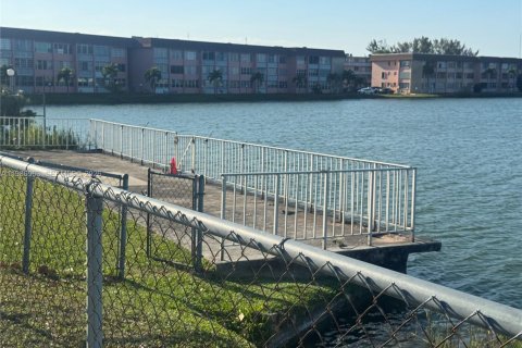 Copropriété à vendre à Miami, Floride: 2 chambres, 90.58 m2 № 2044826 - photo 24