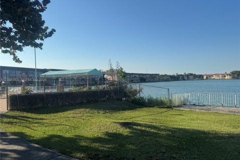 Copropriété à vendre à Miami, Floride: 2 chambres, 90.58 m2 № 2044826 - photo 29