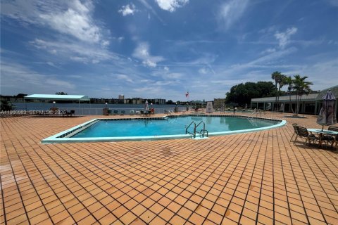 Купить кондоминиум в Майами, Флорида 2 спальни, 90.58м2, № 2044826 - фото 16