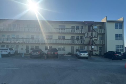 Copropriété à vendre à Miami, Floride: 2 chambres, 90.58 m2 № 2044826 - photo 21