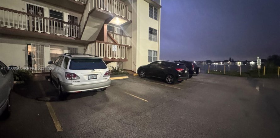 Кондоминиум с 2 спальнями в Майами, Флорида № 2044826