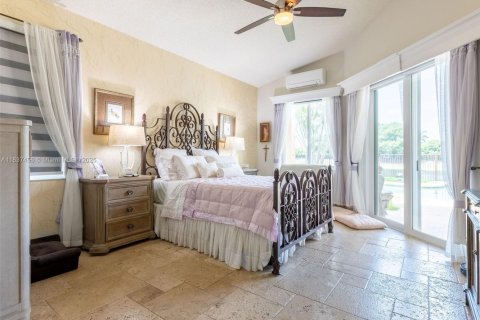 House in Weston, Florida 5 bedrooms, 222.32 sq.m. № 1822181 - photo 15