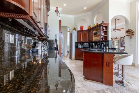 House in Weston, Florida 5 bedrooms, 222.32 sq.m. № 1822181 - photo 11