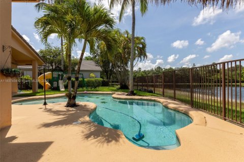 House in Weston, Florida 5 bedrooms, 222.32 sq.m. № 1822181 - photo 28