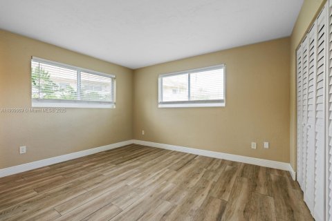 Copropriété à louer à Palmetto Bay, Floride: 2 chambres, 74.79 m2 № 1965368 - photo 9