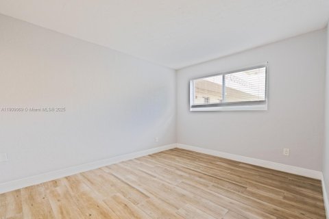 Copropriété à louer à Palmetto Bay, Floride: 2 chambres, 74.79 m2 № 1965368 - photo 13