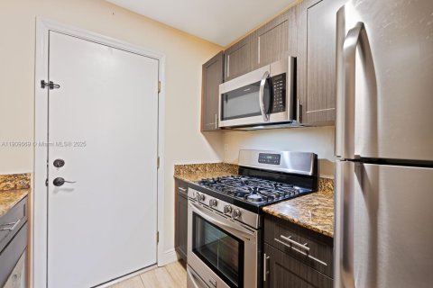 Copropriété à louer à Palmetto Bay, Floride: 2 chambres, 74.79 m2 № 1965368 - photo 7