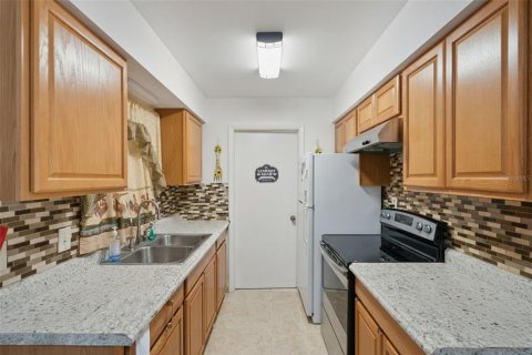 House in Sanford, Florida 3 bedrooms, 112.04 sq.m. № 2148579 - photo 8