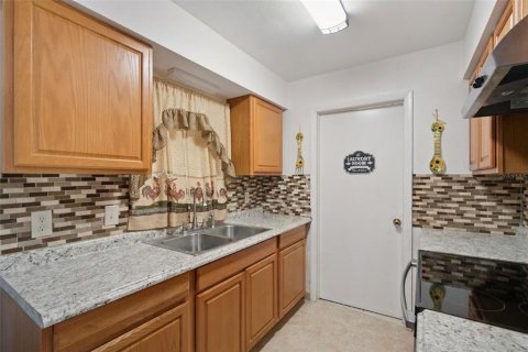 House in Sanford, Florida 3 bedrooms, 112.04 sq.m. № 2148579 - photo 10