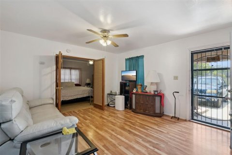 House in Sanford, Florida 3 bedrooms, 112.04 sq.m. № 2148579 - photo 7
