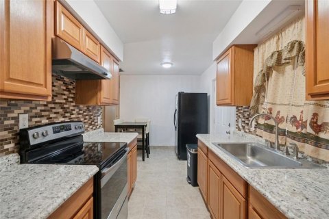 House in Sanford, Florida 3 bedrooms, 112.04 sq.m. № 2148579 - photo 9