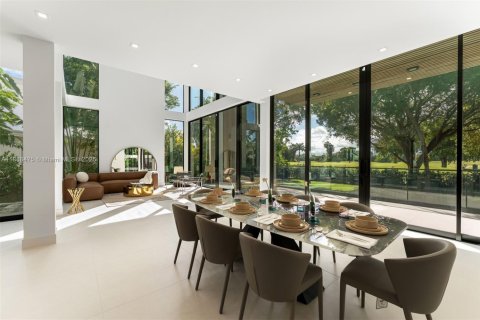 House in Miami Beach, Florida 5 bedrooms, 452.9 sq.m. № 1955207 - photo 2