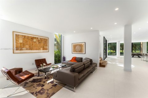 House in Miami Beach, Florida 5 bedrooms, 452.9 sq.m. № 1955207 - photo 12