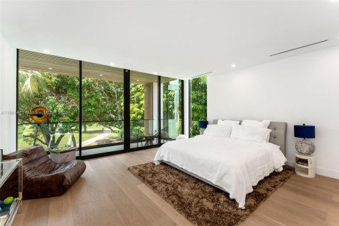 House in Miami Beach, Florida 5 bedrooms, 452.9 sq.m. № 1955207 - photo 18