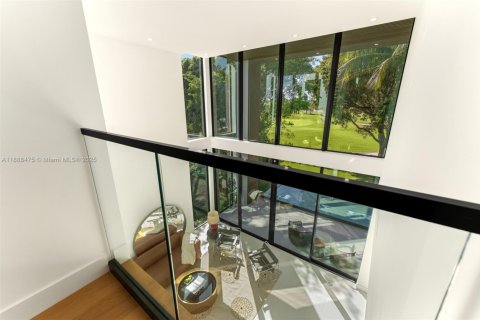 House in Miami Beach, Florida 5 bedrooms, 452.9 sq.m. № 1955207 - photo 17