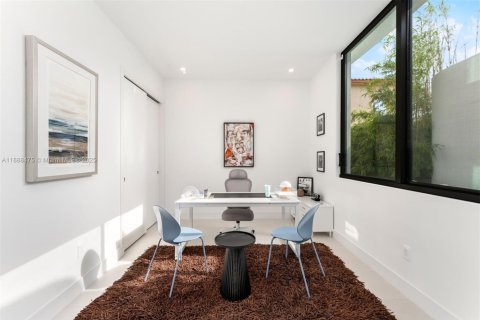 House in Miami Beach, Florida 5 bedrooms, 452.9 sq.m. № 1955207 - photo 13