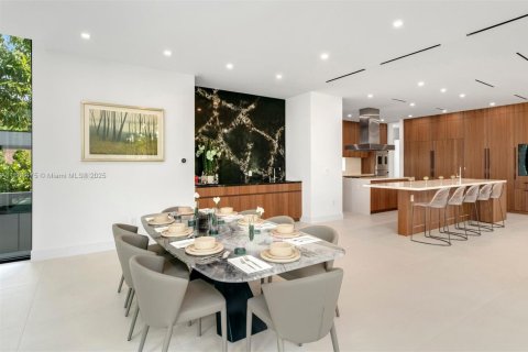 House in Miami Beach, Florida 5 bedrooms, 452.9 sq.m. № 1955207 - photo 5