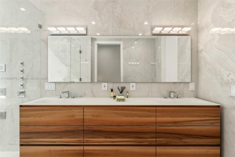 House in Miami Beach, Florida 5 bedrooms, 452.9 sq.m. № 1955207 - photo 23