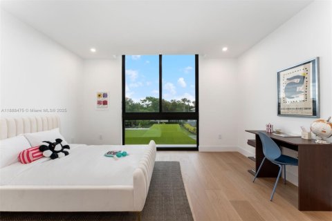 House in Miami Beach, Florida 5 bedrooms, 452.9 sq.m. № 1955207 - photo 30