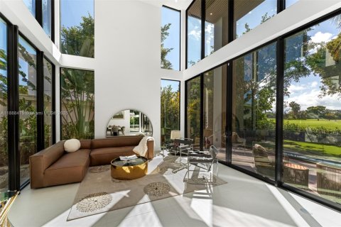 House in Miami Beach, Florida 5 bedrooms, 452.9 sq.m. № 1955207 - photo 3