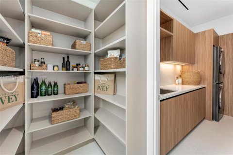 House in Miami Beach, Florida 5 bedrooms, 452.9 sq.m. № 1955207 - photo 10