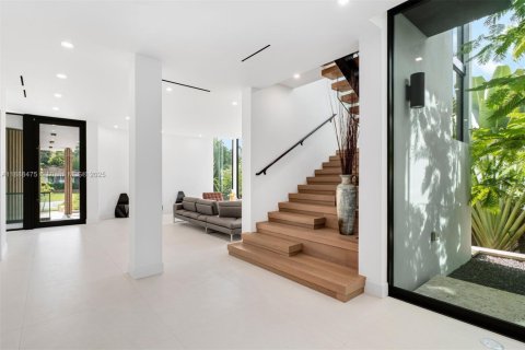 House in Miami Beach, Florida 5 bedrooms, 452.9 sq.m. № 1955207 - photo 15