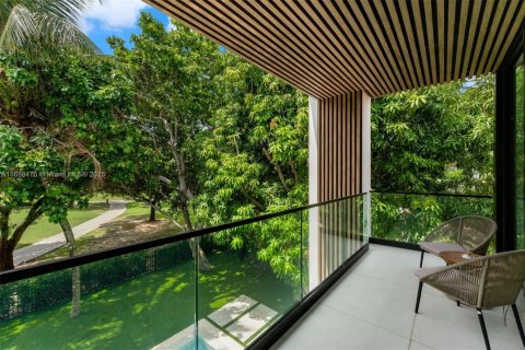 House in Miami Beach, Florida 5 bedrooms, 452.9 sq.m. № 1955207 - photo 19