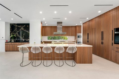 House in Miami Beach, Florida 5 bedrooms, 452.9 sq.m. № 1955207 - photo 6