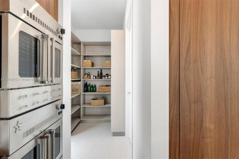 House in Miami Beach, Florida 5 bedrooms, 452.9 sq.m. № 1955207 - photo 9