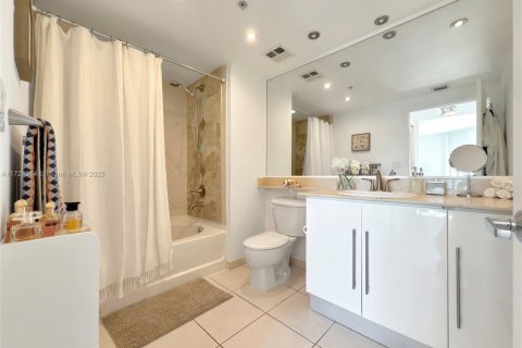 Купить кондоминиум в Майами, Флорида 2 спальни, 113.99м2, № 1937134 - фото 17