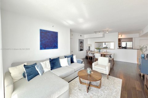 Купить кондоминиум в Майами, Флорида 2 спальни, 113.99м2, № 1937134 - фото 3