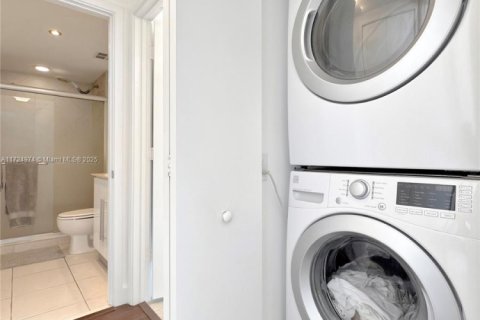 Купить кондоминиум в Майами, Флорида 2 спальни, 113.99м2, № 1937134 - фото 15