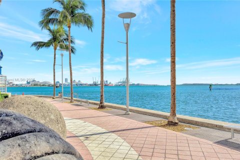 Купить кондоминиум в Майами, Флорида 2 спальни, 113.99м2, № 1937134 - фото 20