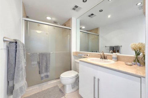 Купить кондоминиум в Майами, Флорида 2 спальни, 113.99м2, № 1937134 - фото 16