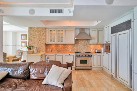 Condo in Sunny Isles Beach, Florida, 3 bedrooms  № 1934782 - photo 13