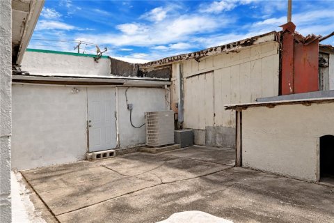 Commercial property in Tampa, Florida 354.52 sq.m. № 2427660 - photo 3