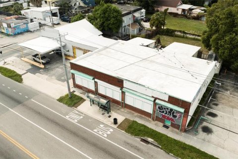 Commercial property in Tampa, Florida 354.52 sq.m. № 2427660