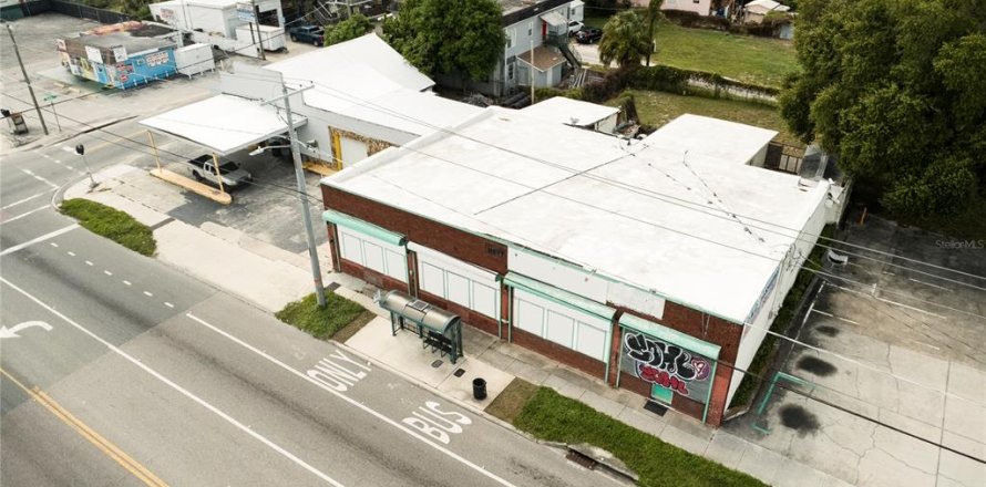 Commercial property in Tampa, Florida 354.52 sq.m. № 2427660