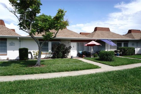 Condo à Holiday, Floride, 2 chambres  № 2330672