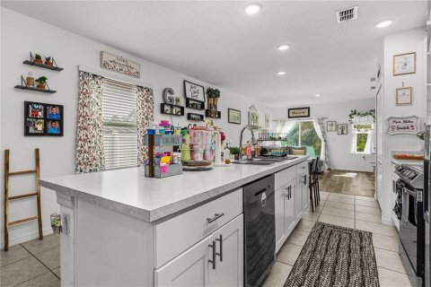 House in New Smyrna Beach, Florida 3 bedrooms, 137.4 sq.m. № 1908654 - photo 8