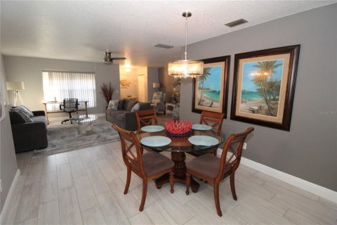 Casa en alquiler en Sun City Center, Florida, 2 dormitorios, 140.84 m2 № 1901779 - foto 8