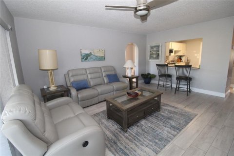 Casa en alquiler en Sun City Center, Florida, 2 dormitorios, 140.84 m2 № 1901779 - foto 9
