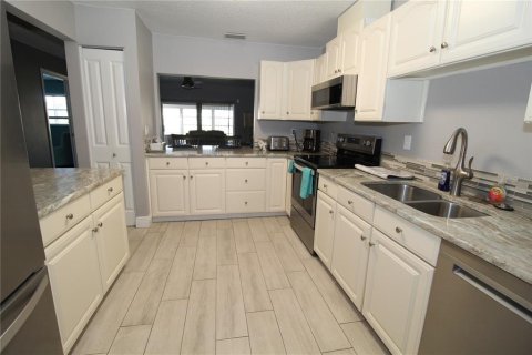 Casa en alquiler en Sun City Center, Florida, 2 dormitorios, 140.84 m2 № 1901779 - foto 15