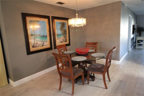 Casa en alquiler en Sun City Center, Florida, 2 dormitorios, 140.84 m2 № 1901779 - foto 7