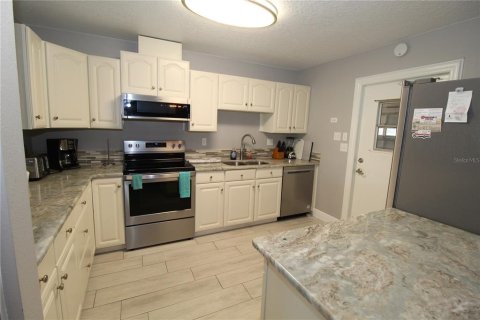 Casa en alquiler en Sun City Center, Florida, 2 dormitorios, 140.84 m2 № 1901779 - foto 14